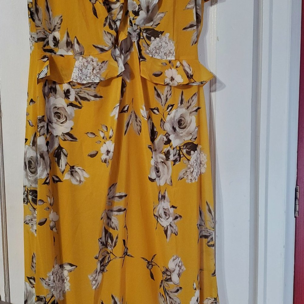 Beautiful never worn summer dress.